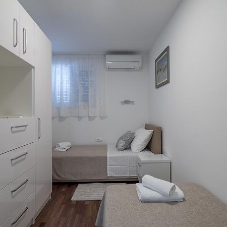Drop In Split Luxury Suites Exteriör bild