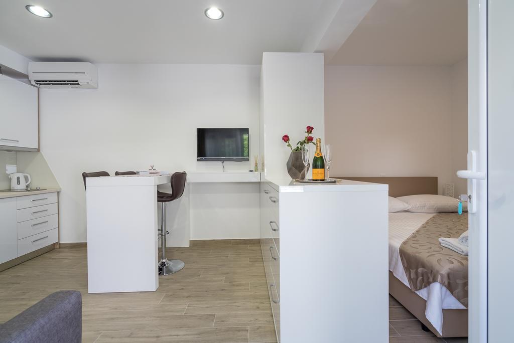 Drop In Split Luxury Suites Exteriör bild