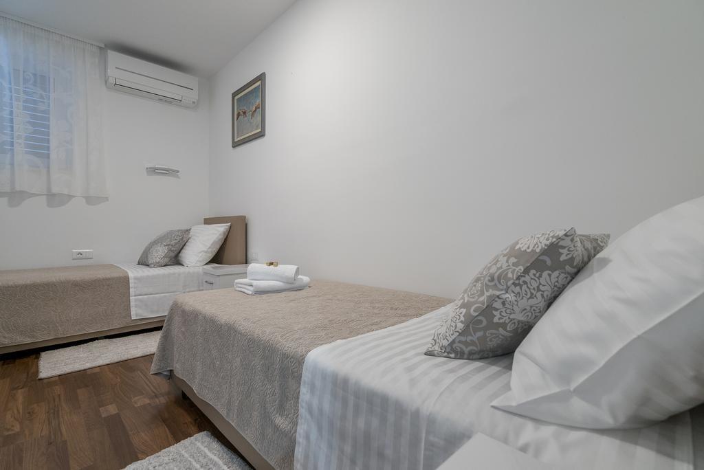 Drop In Split Luxury Suites Exteriör bild