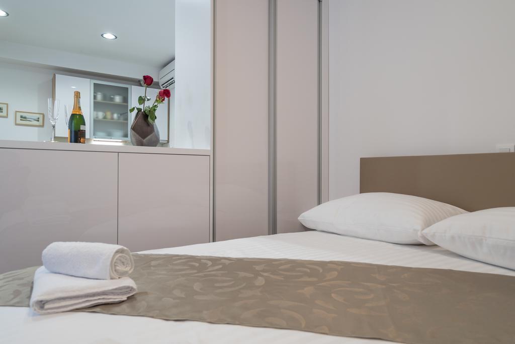 Drop In Split Luxury Suites Exteriör bild
