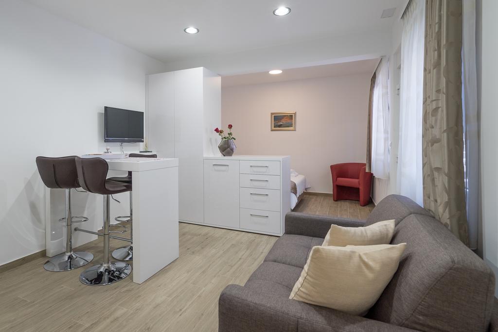 Drop In Split Luxury Suites Exteriör bild